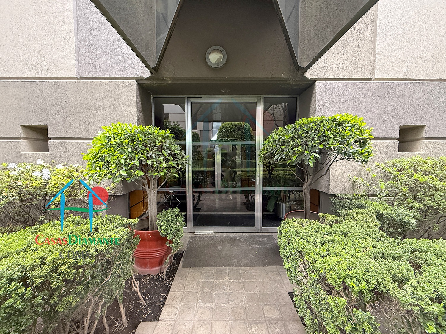 Edificio Jardines en la montaña - Acceso 1